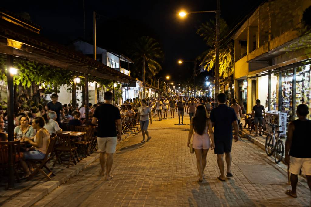 A noite em Porto de Galinhas: o que fazer, bares e passeios
